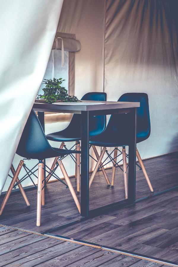 فندق Glamping Pod Gwiazdami Pietrusza Wola المظهر الخارجي الصورة