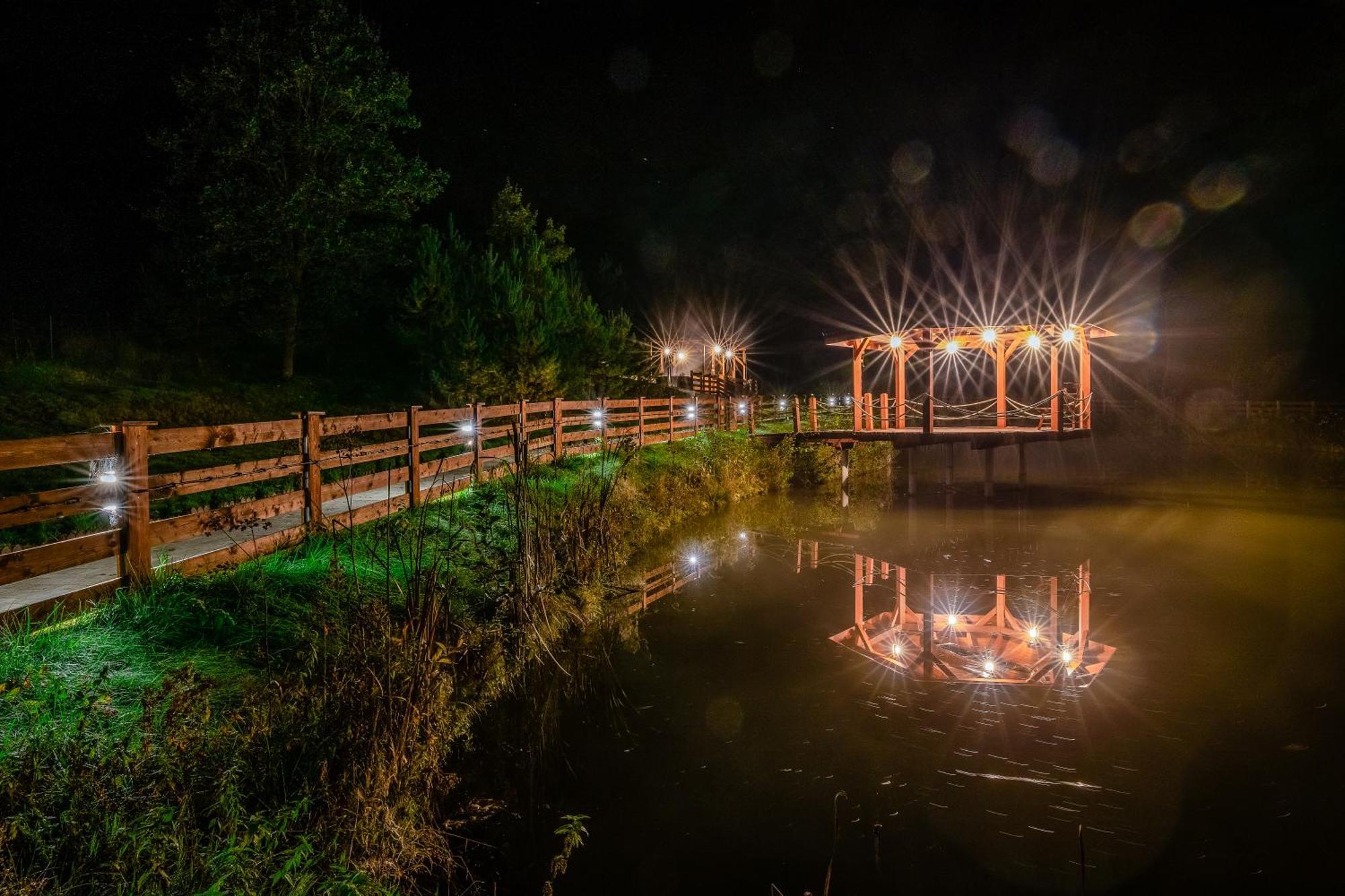 فندق Glamping Pod Gwiazdami Pietrusza Wola المظهر الخارجي الصورة