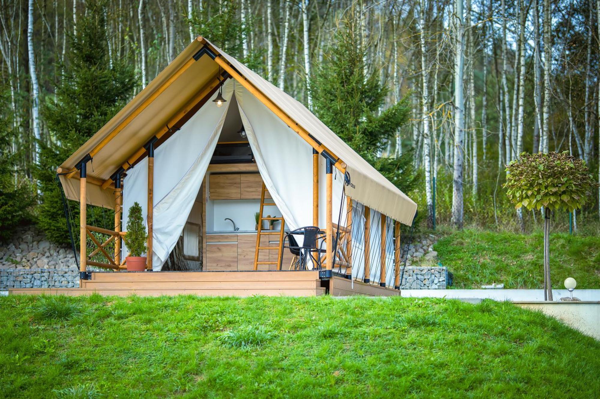 فندق Glamping Pod Gwiazdami Pietrusza Wola المظهر الخارجي الصورة