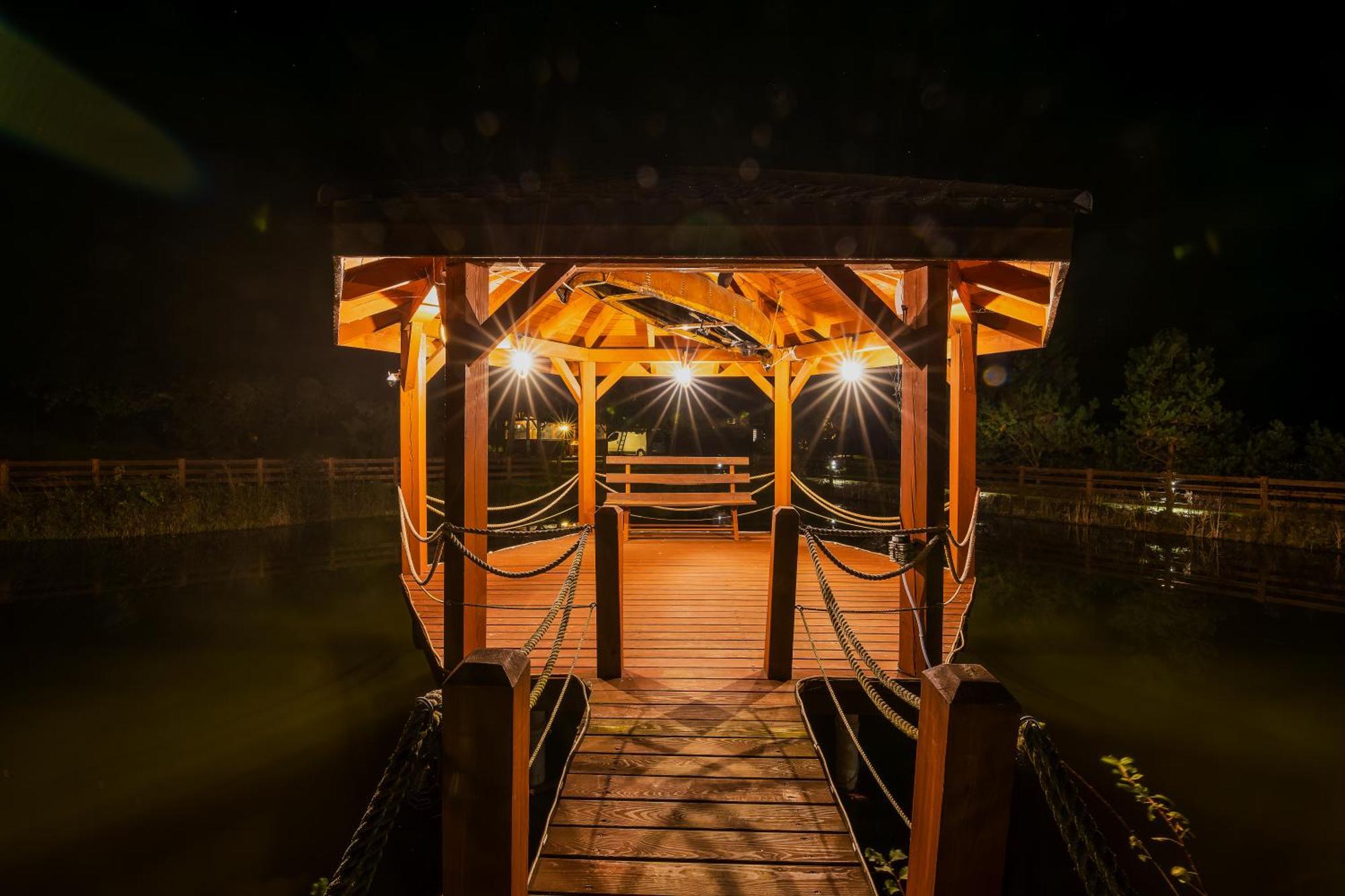 فندق Glamping Pod Gwiazdami Pietrusza Wola المظهر الخارجي الصورة